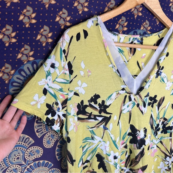 🦋5/20$🦋 M&S floral blouse - Picture 2 of 10